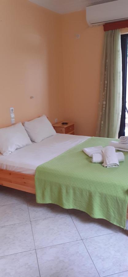 To Spiti Tis Eirinis Apartment Poros Town Bagian luar foto