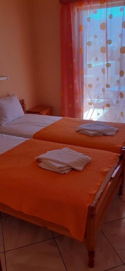 To Spiti Tis Eirinis Apartment Poros Town Bagian luar foto