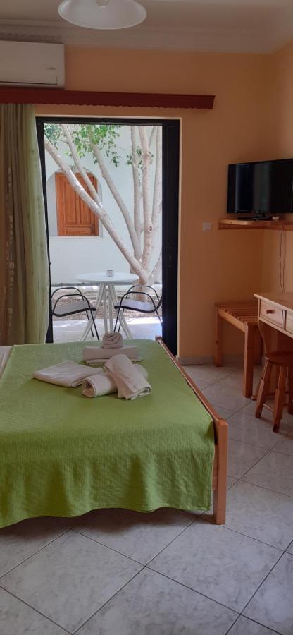 To Spiti Tis Eirinis Apartment Poros Town Bagian luar foto