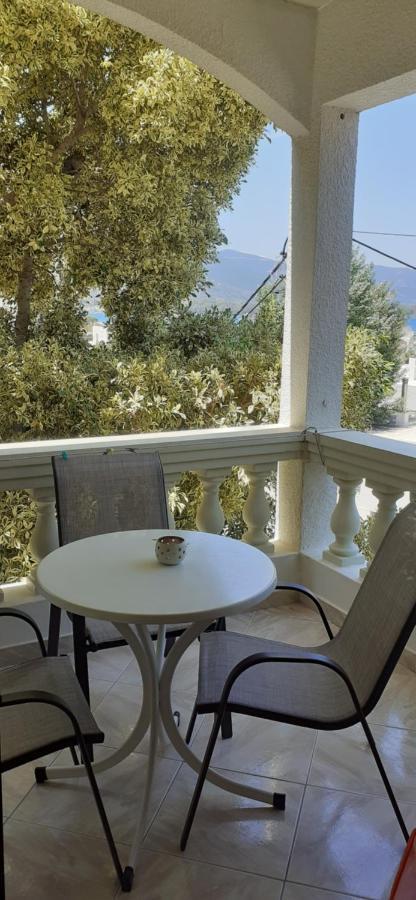 To Spiti Tis Eirinis Apartment Poros Town Bagian luar foto
