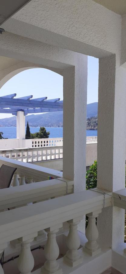 To Spiti Tis Eirinis Apartment Poros Town Bagian luar foto
