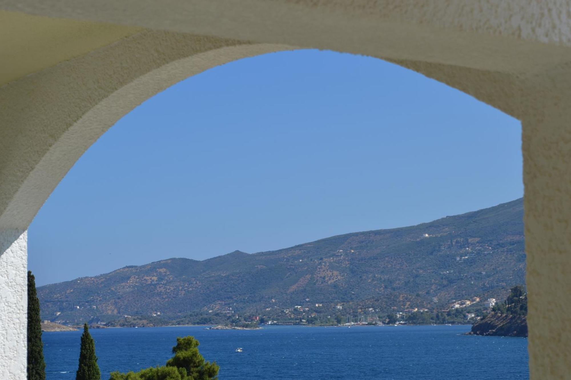 To Spiti Tis Eirinis Apartment Poros Town Bagian luar foto