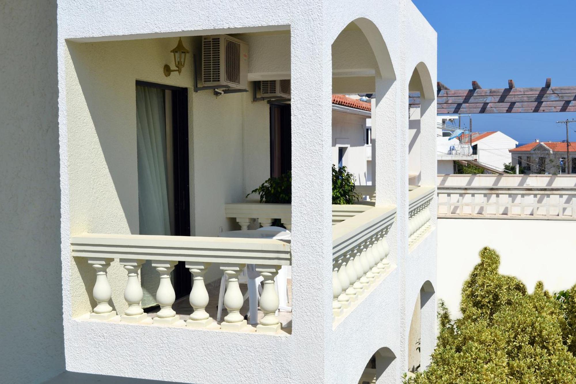 To Spiti Tis Eirinis Apartment Poros Town Bagian luar foto