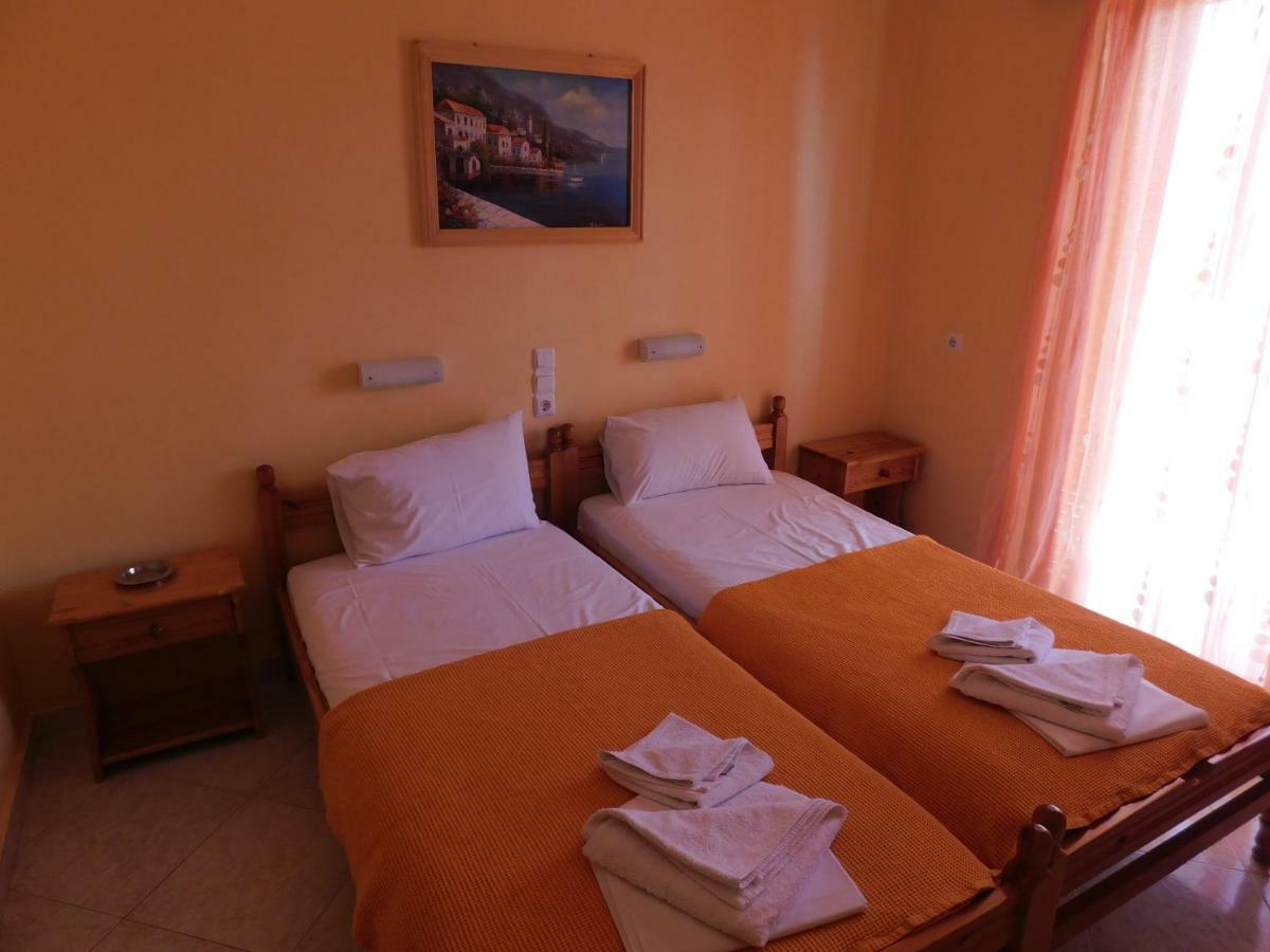 To Spiti Tis Eirinis Apartment Poros Town Bagian luar foto