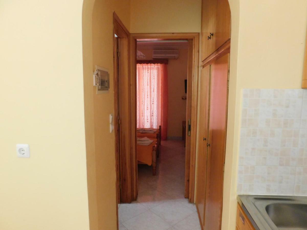 To Spiti Tis Eirinis Apartment Poros Town Bagian luar foto