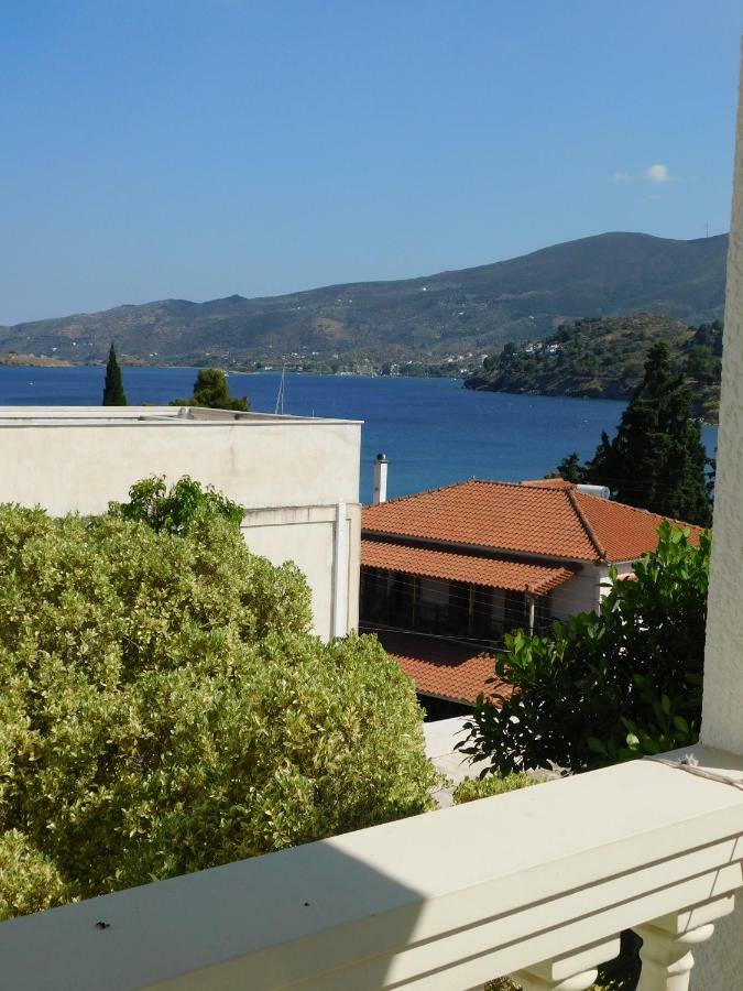 To Spiti Tis Eirinis Apartment Poros Town Bagian luar foto