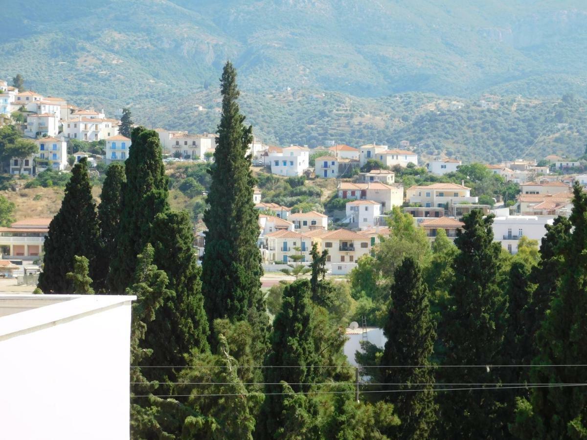 To Spiti Tis Eirinis Apartment Poros Town Bagian luar foto