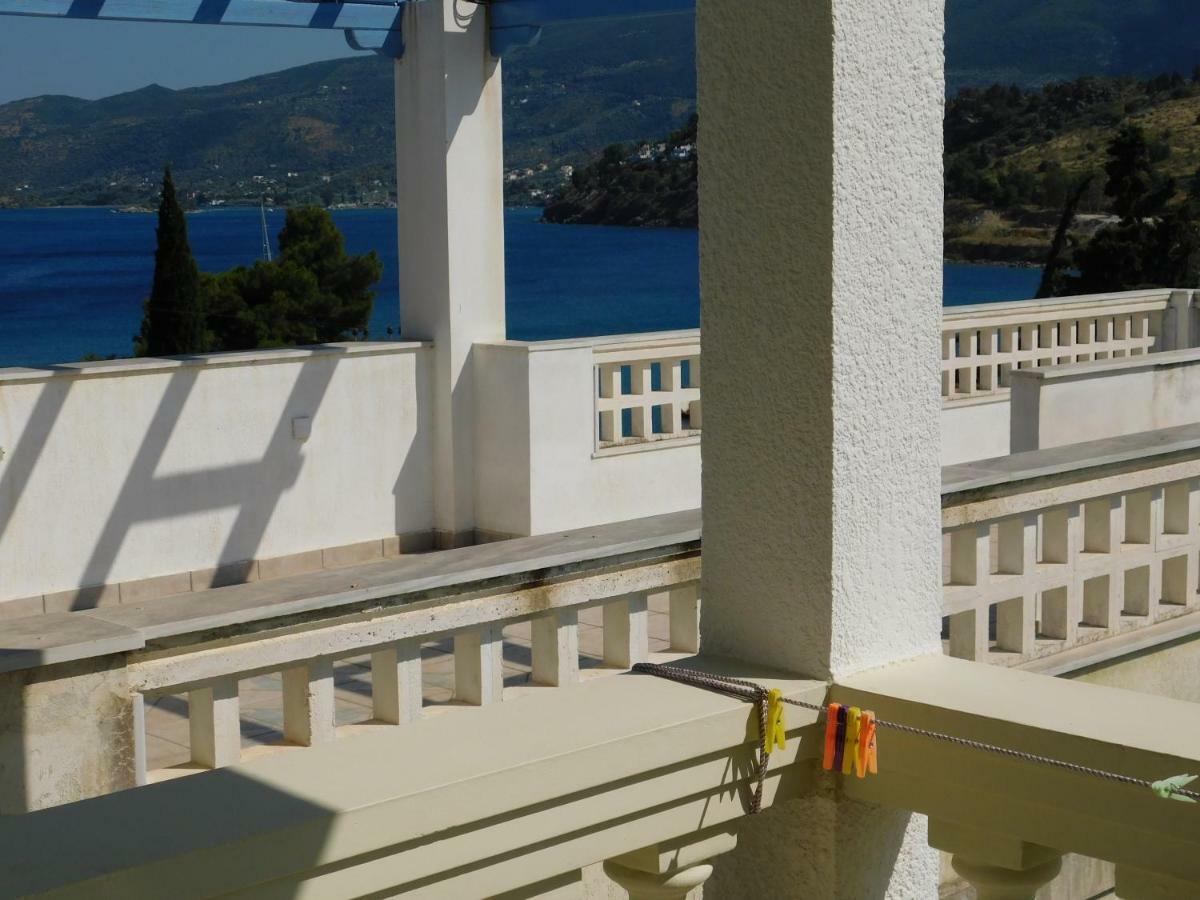 To Spiti Tis Eirinis Apartment Poros Town Bagian luar foto