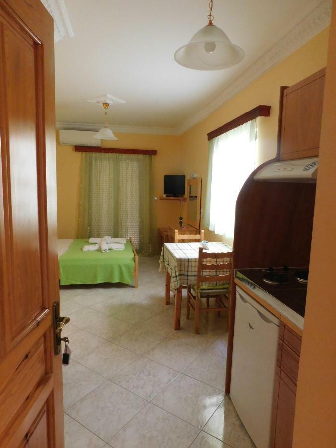 To Spiti Tis Eirinis Apartment Poros Town Bagian luar foto