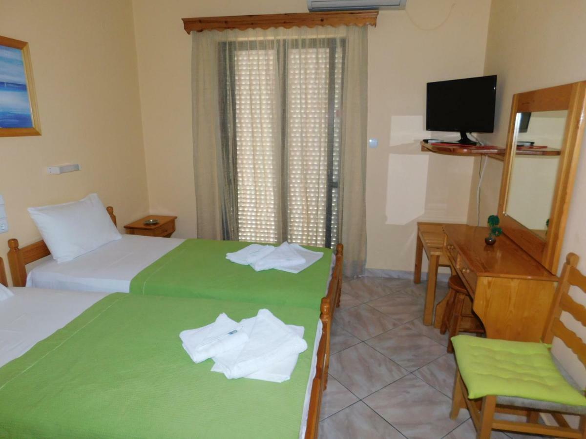 To Spiti Tis Eirinis Apartment Poros Town Bagian luar foto