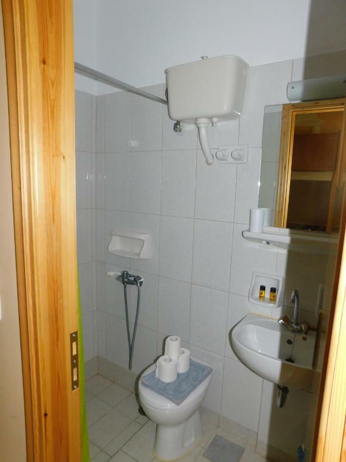 To Spiti Tis Eirinis Apartment Poros Town Bagian luar foto