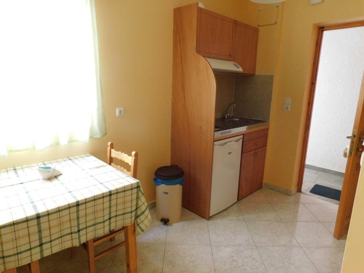To Spiti Tis Eirinis Apartment Poros Town Bagian luar foto