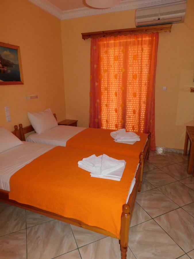 To Spiti Tis Eirinis Apartment Poros Town Bagian luar foto
